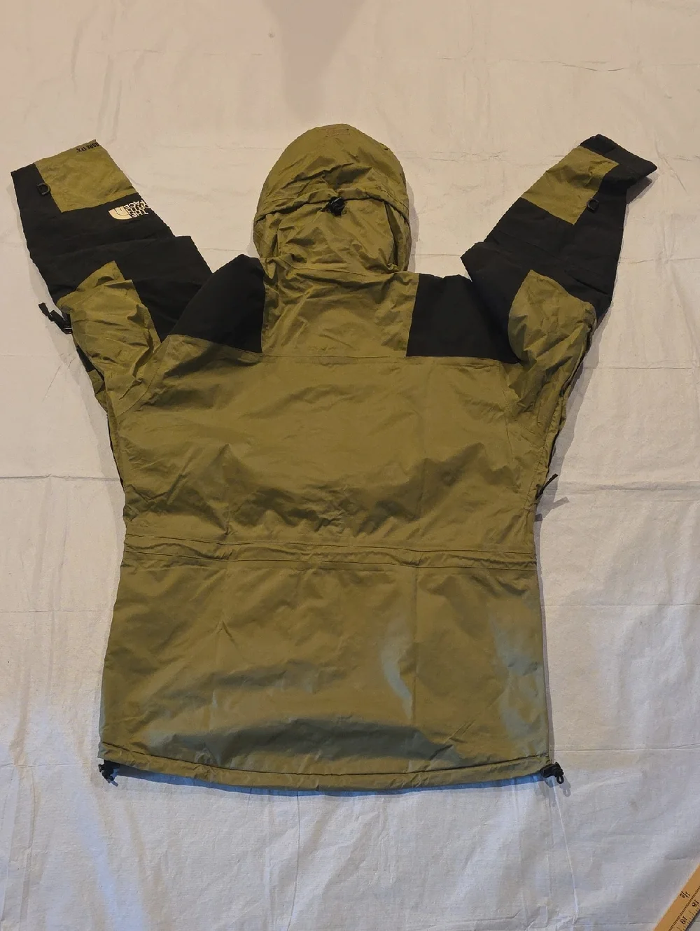 The North Face Gore-Tex Vintage Men’s Mountain Light Shell Jacket Tumbleweed M